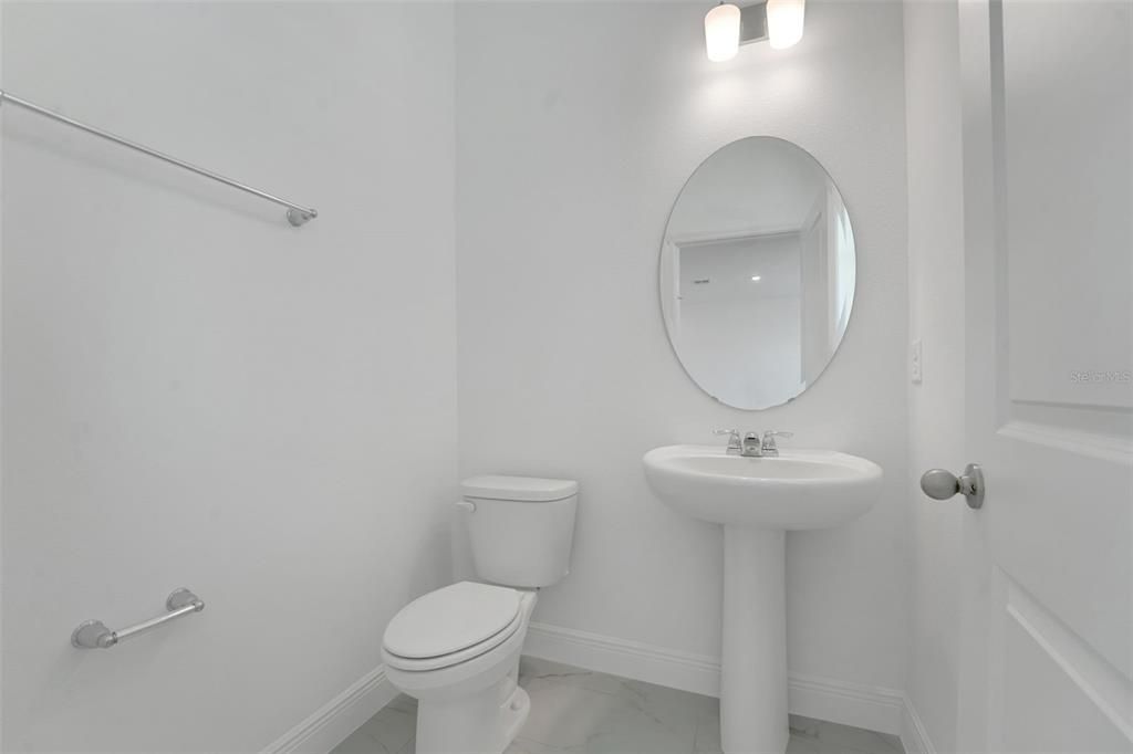 Activo con contrato: $699,900 (4 camas, 3 baños, 2807 Pies cuadrados)