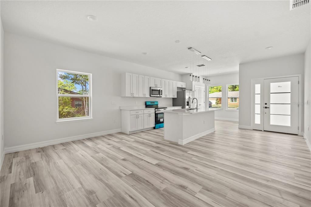 En Venta: $275,000 (3 camas, 2 baños, 1363 Pies cuadrados)