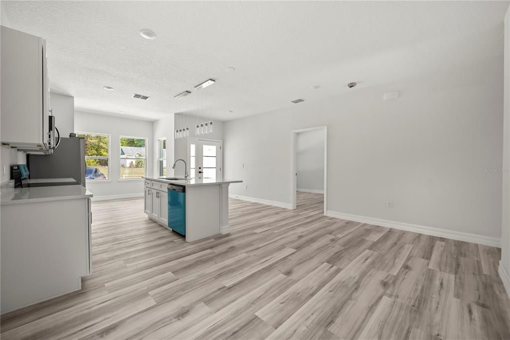 En Venta: $275,000 (3 camas, 2 baños, 1363 Pies cuadrados)