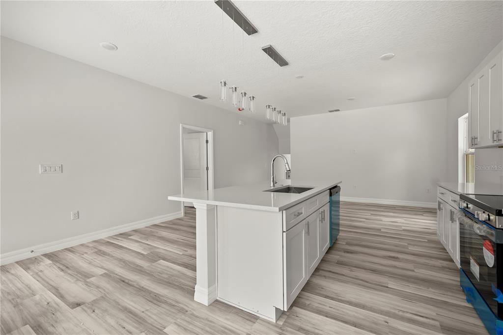 En Venta: $275,000 (3 camas, 2 baños, 1363 Pies cuadrados)