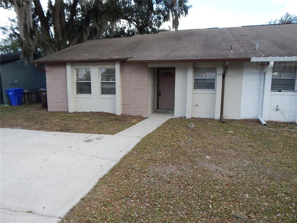 For Sale: $275,000 (2 beds, 2 baths, 1074 Square Feet)