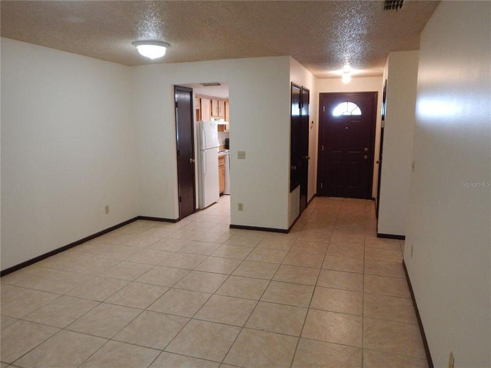 For Sale: $275,000 (2 beds, 2 baths, 1074 Square Feet)