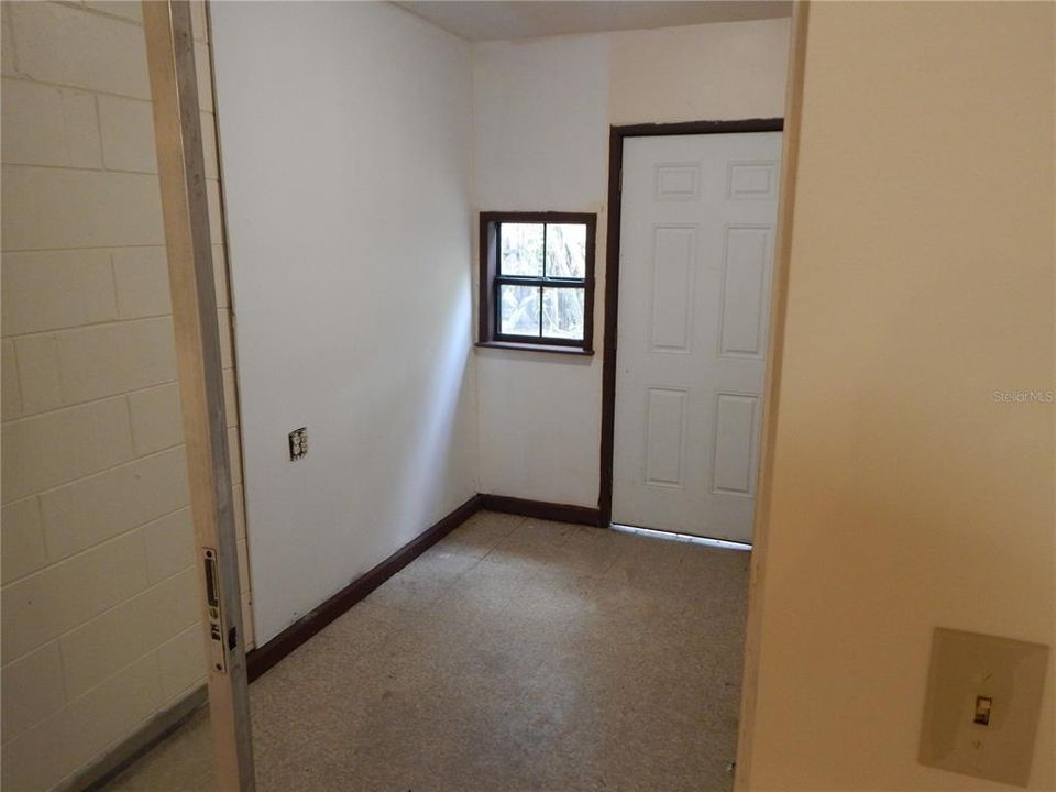 For Sale: $275,000 (2 beds, 2 baths, 1074 Square Feet)