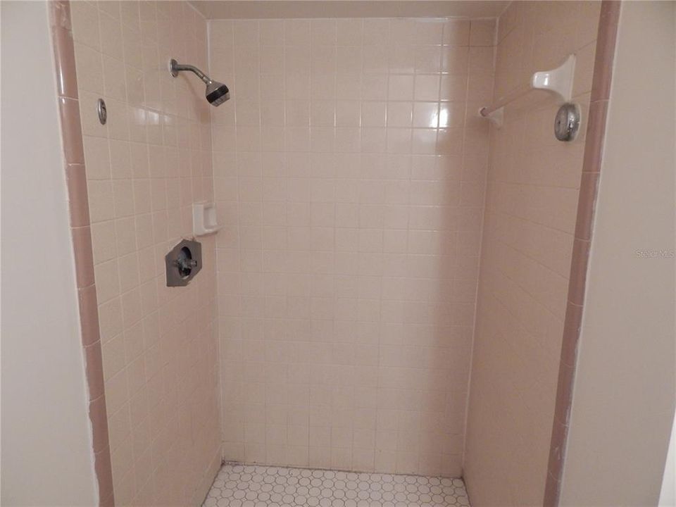 For Sale: $275,000 (2 beds, 2 baths, 1074 Square Feet)