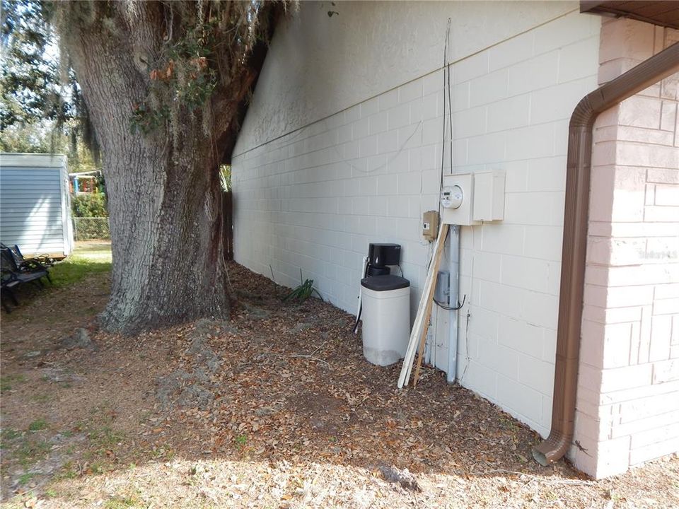 For Sale: $275,000 (2 beds, 2 baths, 1074 Square Feet)