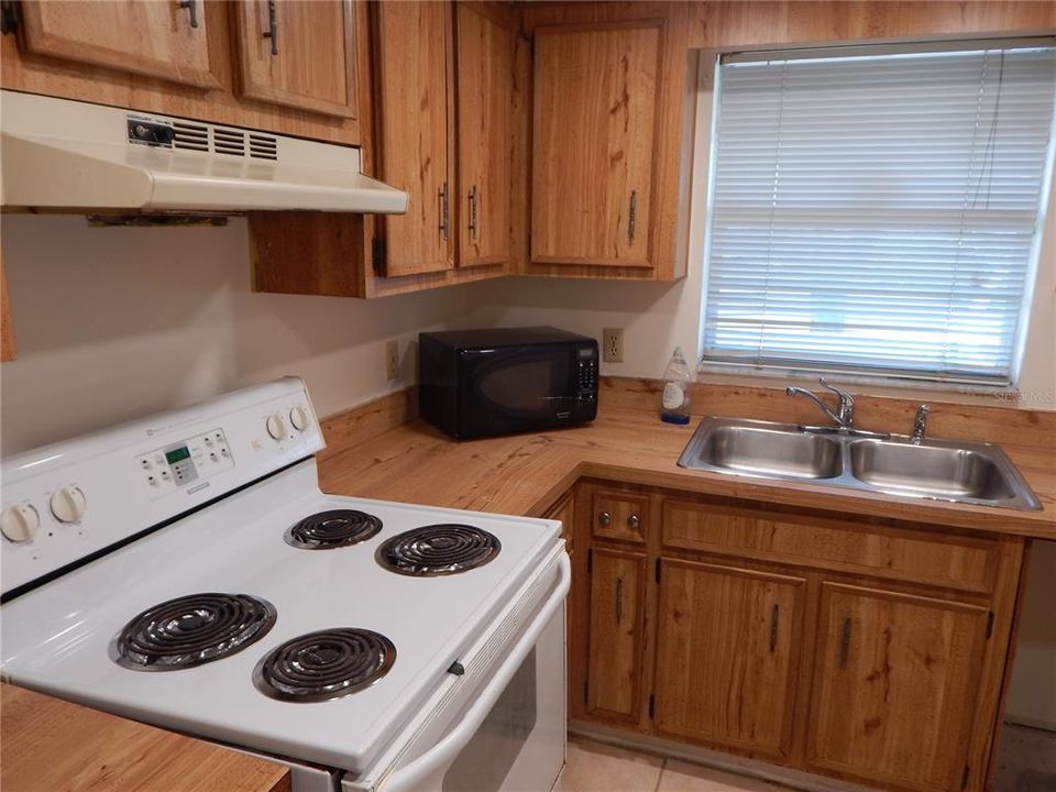 For Sale: $275,000 (2 beds, 2 baths, 1074 Square Feet)