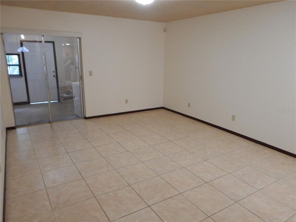 For Sale: $275,000 (2 beds, 2 baths, 1074 Square Feet)