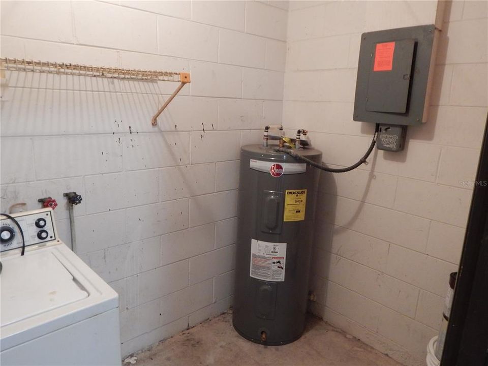 For Sale: $275,000 (2 beds, 2 baths, 1074 Square Feet)