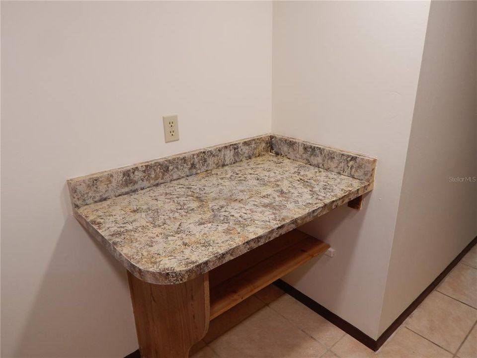 For Sale: $275,000 (2 beds, 2 baths, 1074 Square Feet)