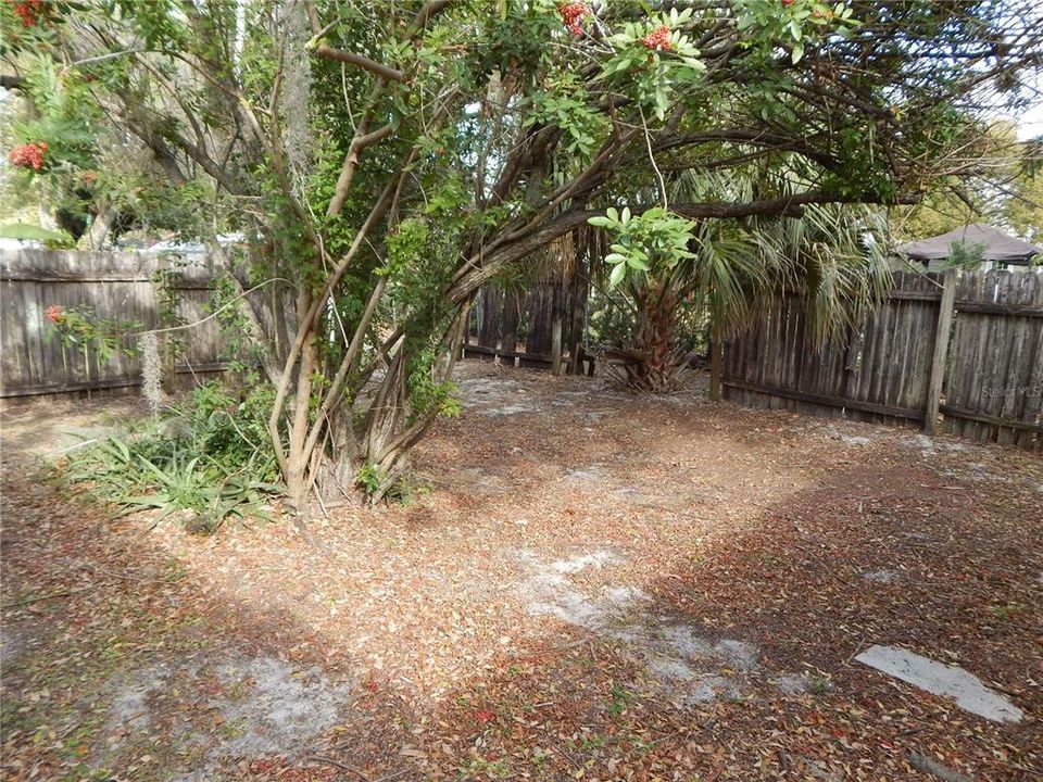 For Sale: $275,000 (2 beds, 2 baths, 1074 Square Feet)