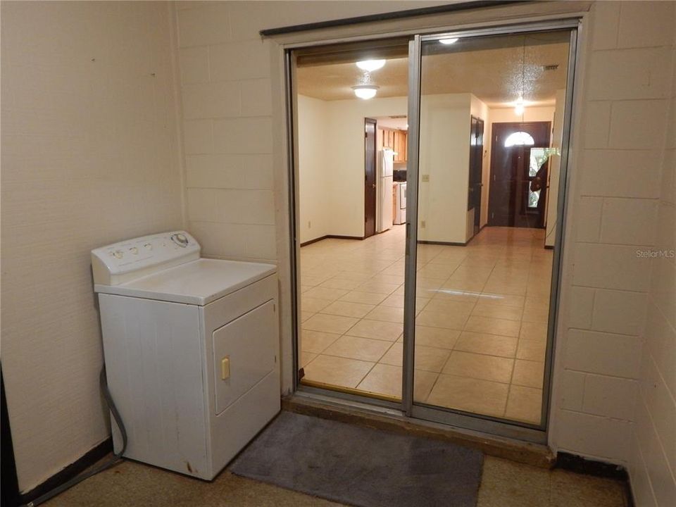 For Sale: $275,000 (2 beds, 2 baths, 1074 Square Feet)