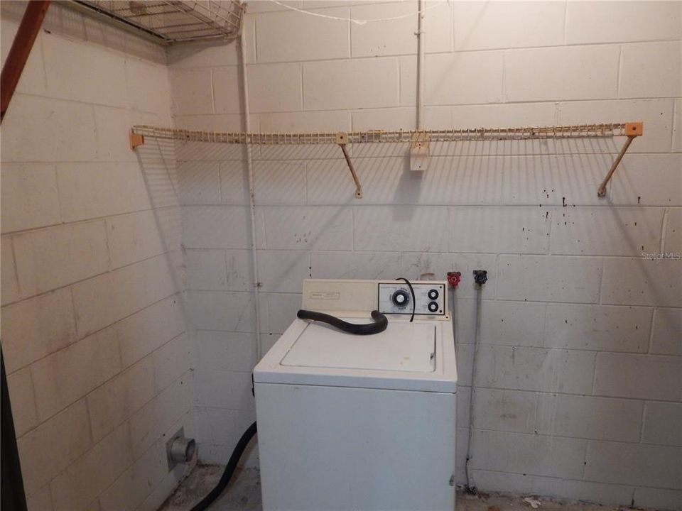 For Sale: $275,000 (2 beds, 2 baths, 1074 Square Feet)