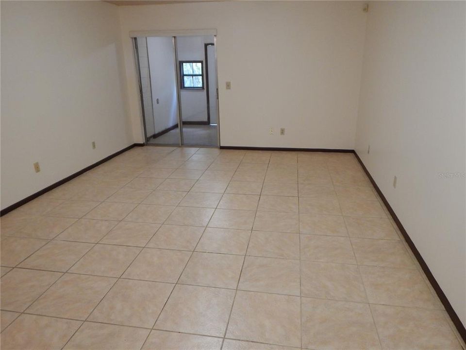 For Sale: $275,000 (2 beds, 2 baths, 1074 Square Feet)