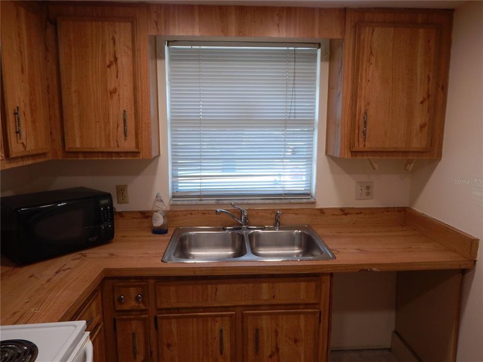 For Sale: $275,000 (2 beds, 2 baths, 1074 Square Feet)