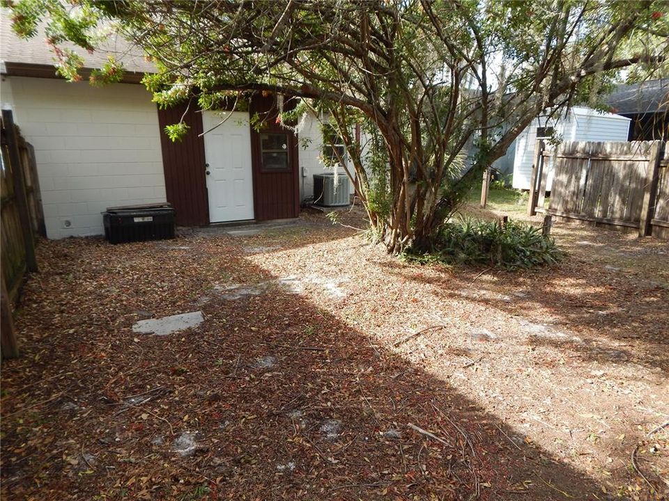 For Sale: $275,000 (2 beds, 2 baths, 1074 Square Feet)