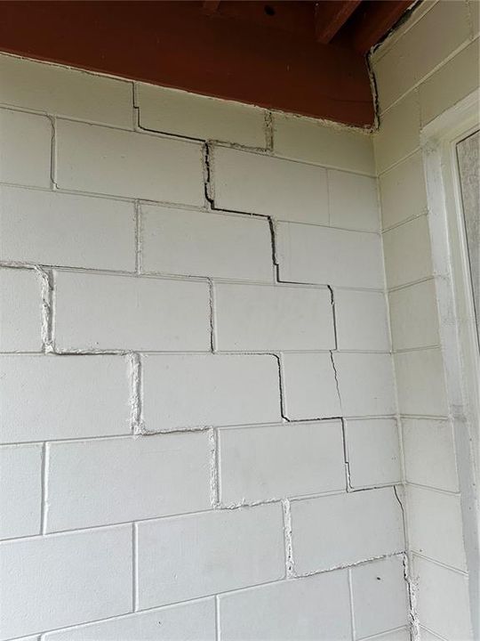 待售: $125,000 (2 贝兹, 1 浴室, 874 平方英尺)