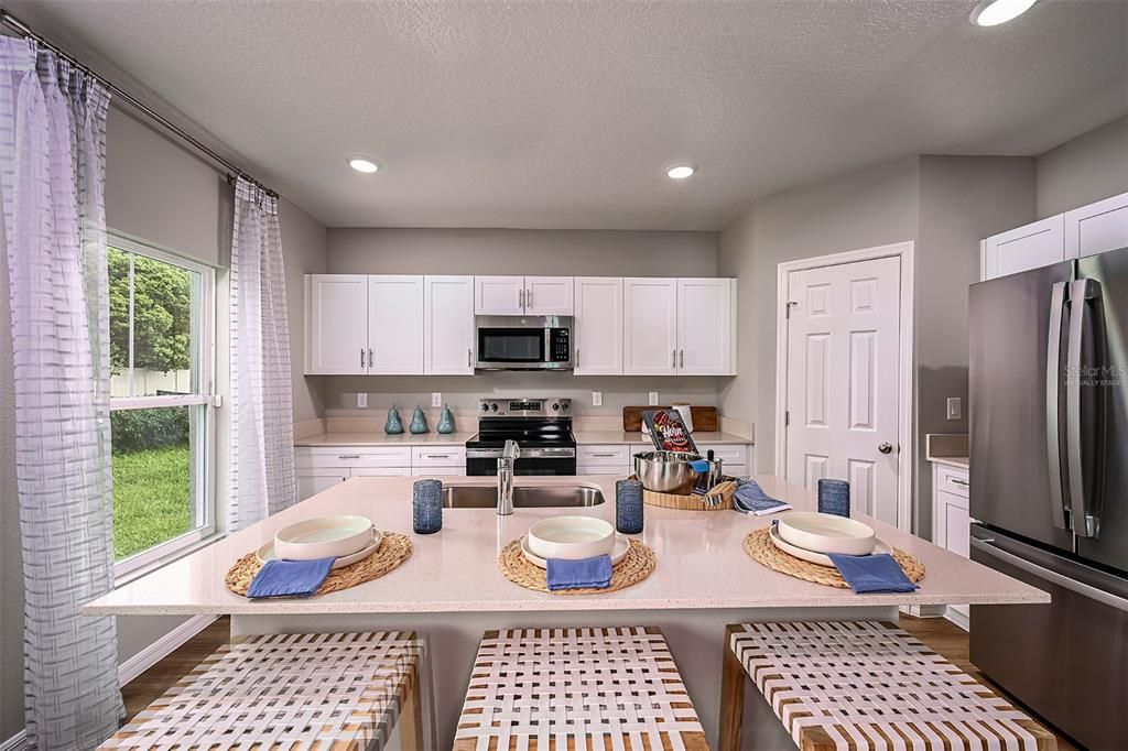 На продажу: $397,690 (5 спален, 3 ванн, 2422 Квадратных фут)