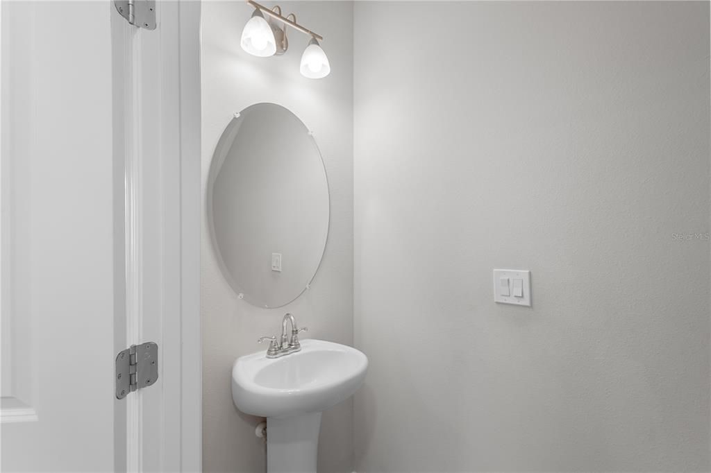 For Rent: $2,200 (3 beds, 2 baths, 1679 Square Feet)