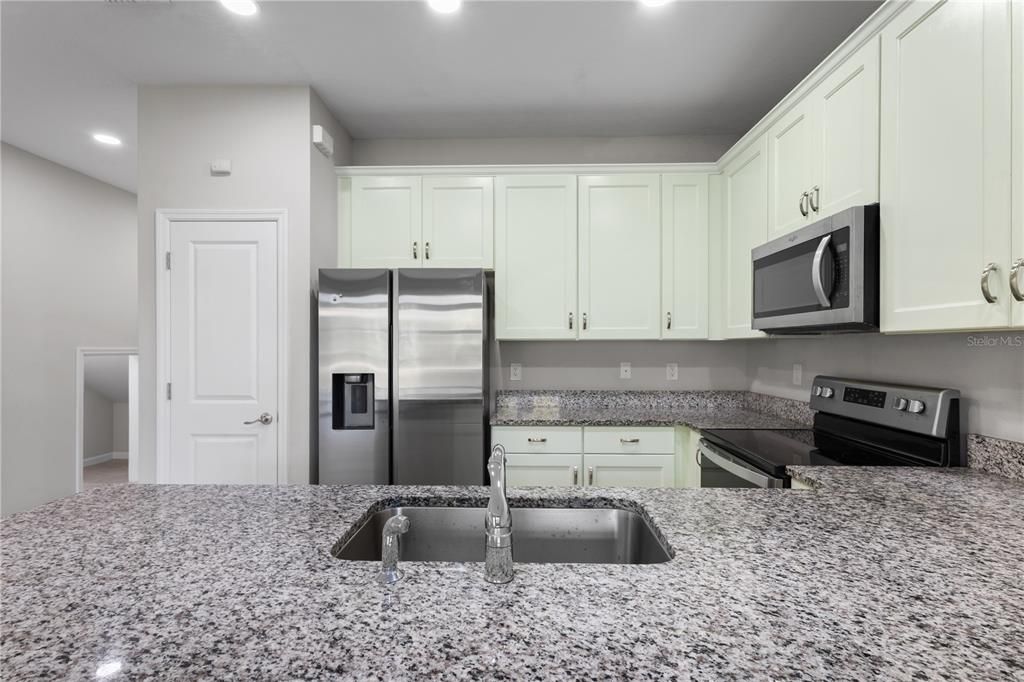 For Rent: $2,200 (3 beds, 2 baths, 1679 Square Feet)