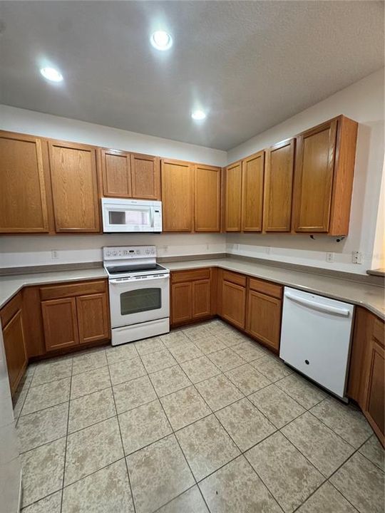 В аренду: $2,250 (3 спален, 2 ванн, 1798 Квадратных фут)