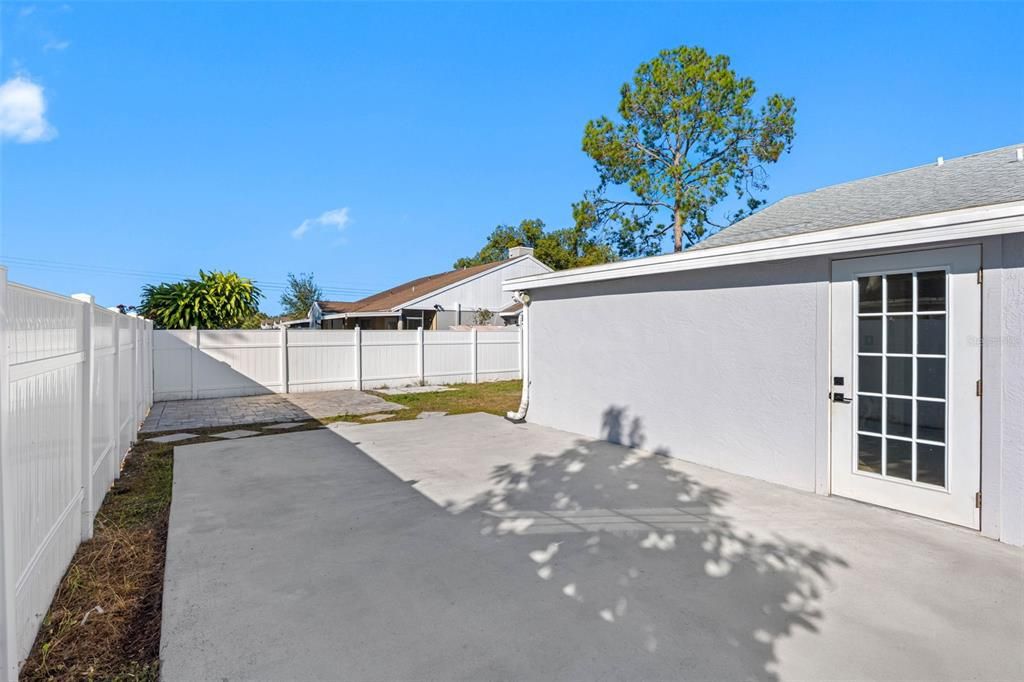 For Sale: $300,000 (3 beds, 2 baths, 1067 Square Feet)