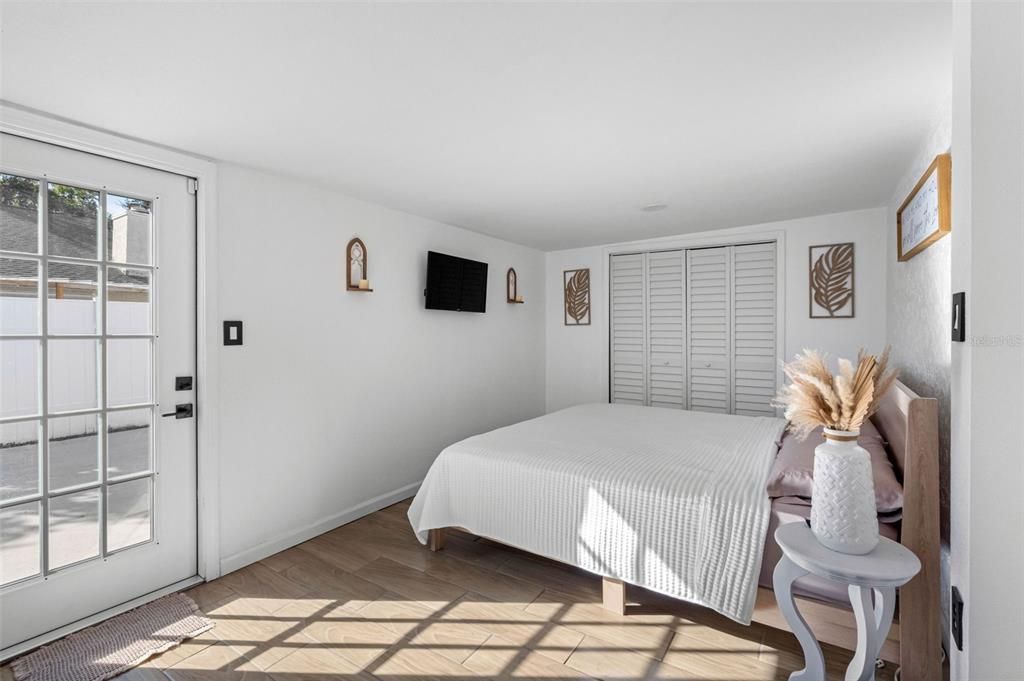 For Sale: $300,000 (3 beds, 2 baths, 1067 Square Feet)