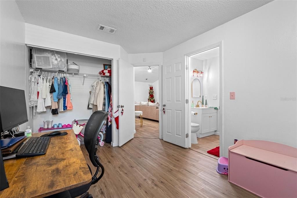 For Sale: $300,000 (3 beds, 2 baths, 1067 Square Feet)