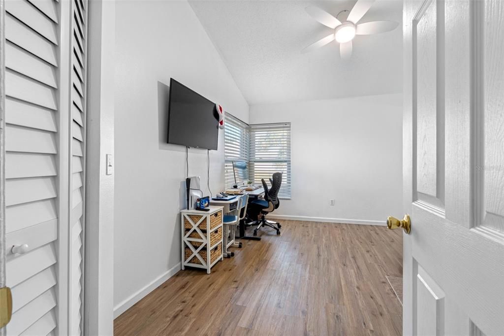 For Sale: $300,000 (3 beds, 2 baths, 1067 Square Feet)