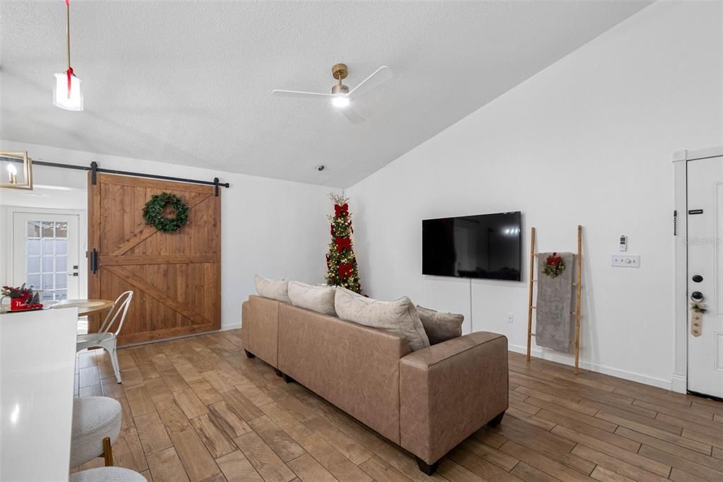 For Sale: $300,000 (3 beds, 2 baths, 1067 Square Feet)