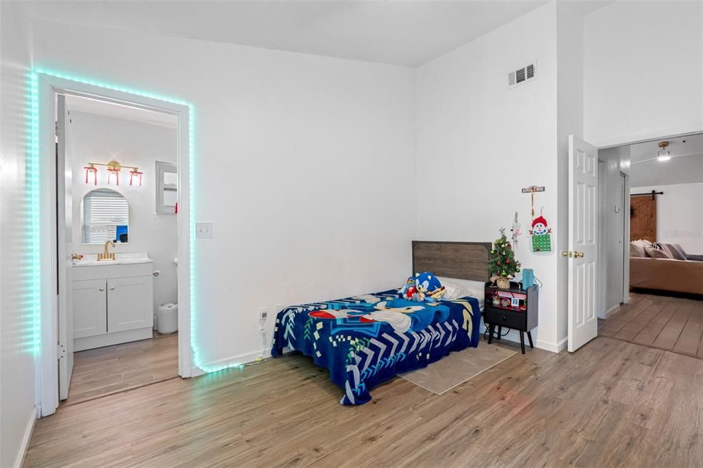 For Sale: $300,000 (3 beds, 2 baths, 1067 Square Feet)