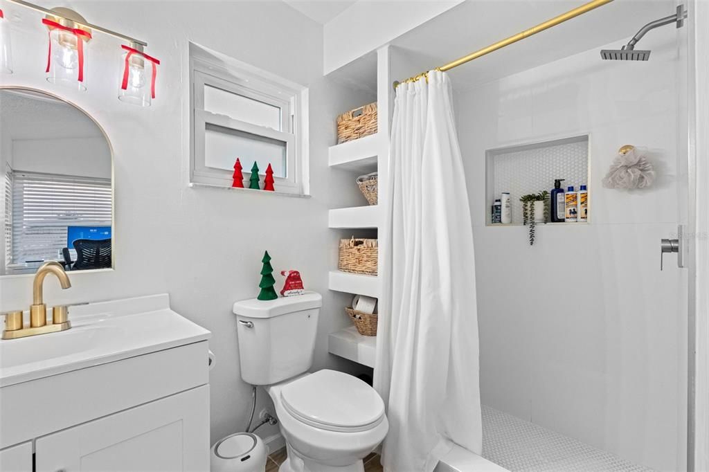 For Sale: $300,000 (3 beds, 2 baths, 1067 Square Feet)