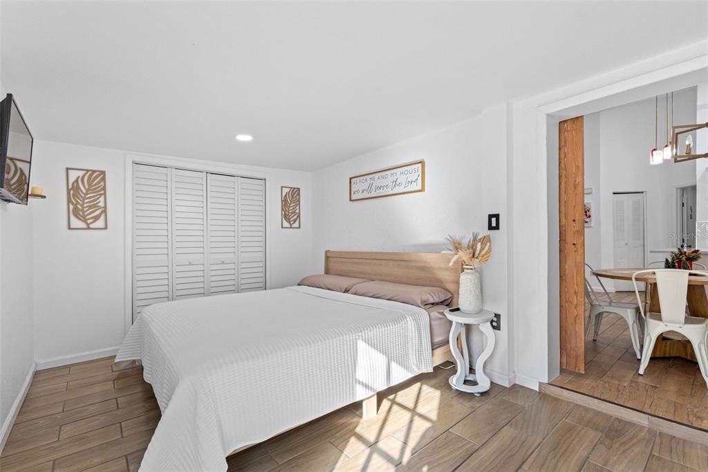 For Sale: $300,000 (3 beds, 2 baths, 1067 Square Feet)