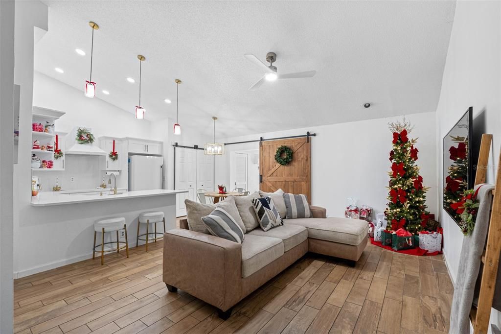 For Sale: $300,000 (3 beds, 2 baths, 1067 Square Feet)