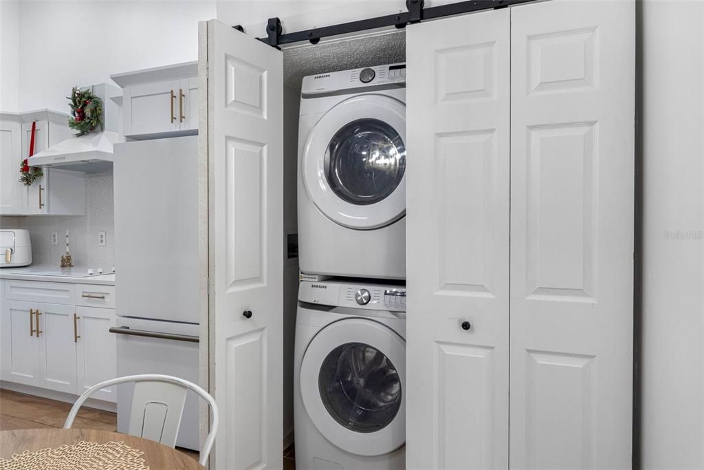 For Sale: $300,000 (3 beds, 2 baths, 1067 Square Feet)