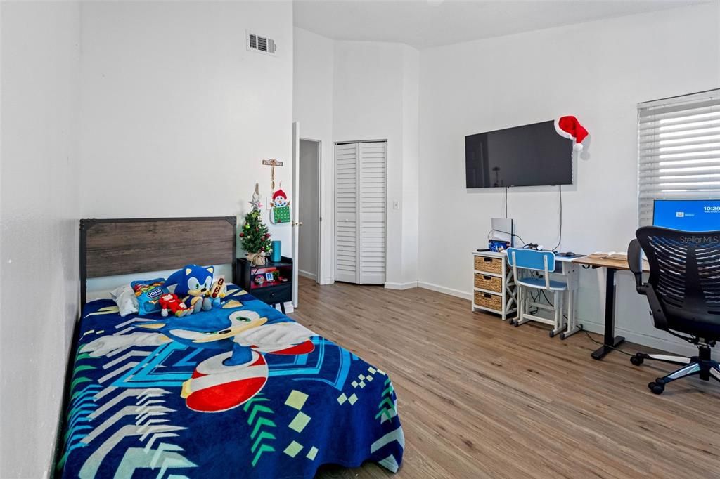 For Sale: $300,000 (3 beds, 2 baths, 1067 Square Feet)