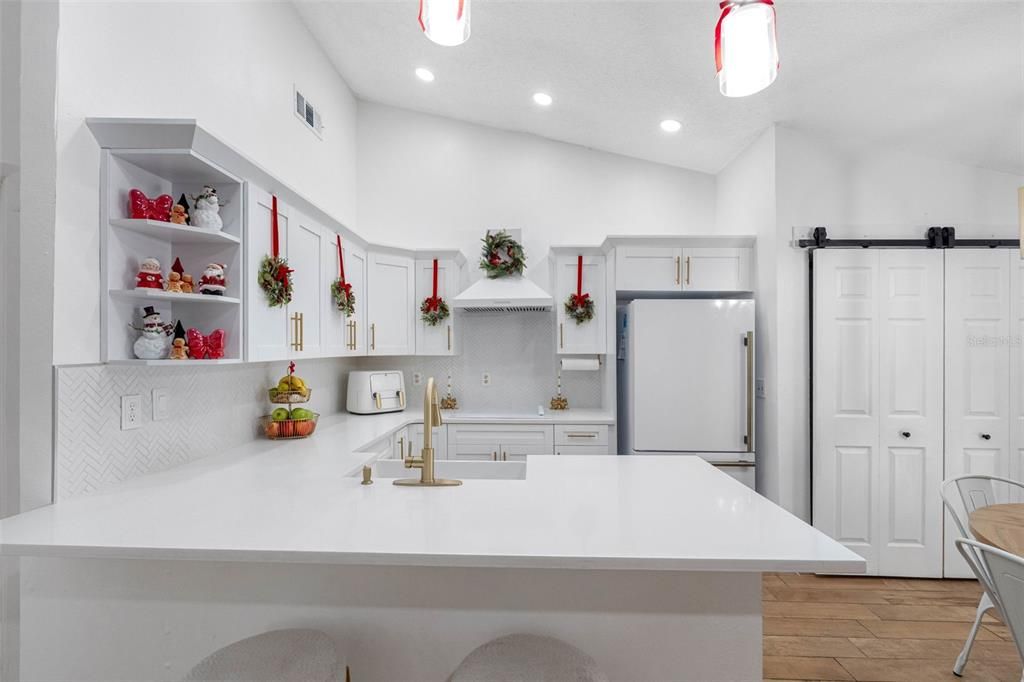 For Sale: $300,000 (3 beds, 2 baths, 1067 Square Feet)