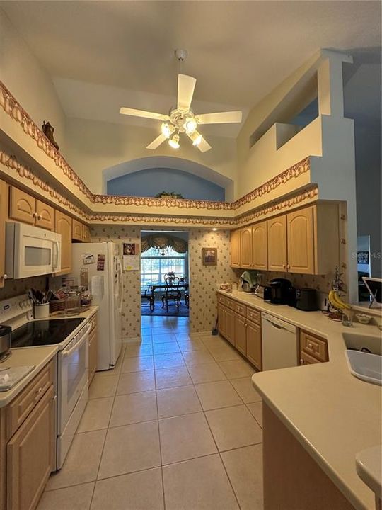 待售: $365,900 (3 贝兹, 2 浴室, 2113 平方英尺)