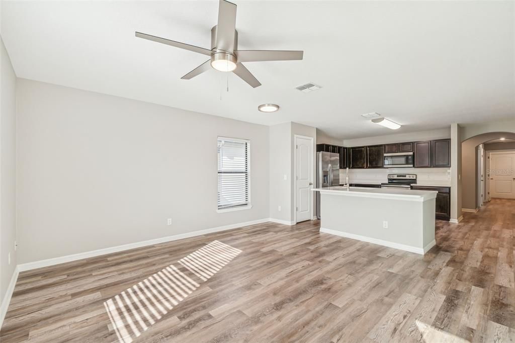 For Sale: $324,900 (3 beds, 2 baths, 1461 Square Feet)