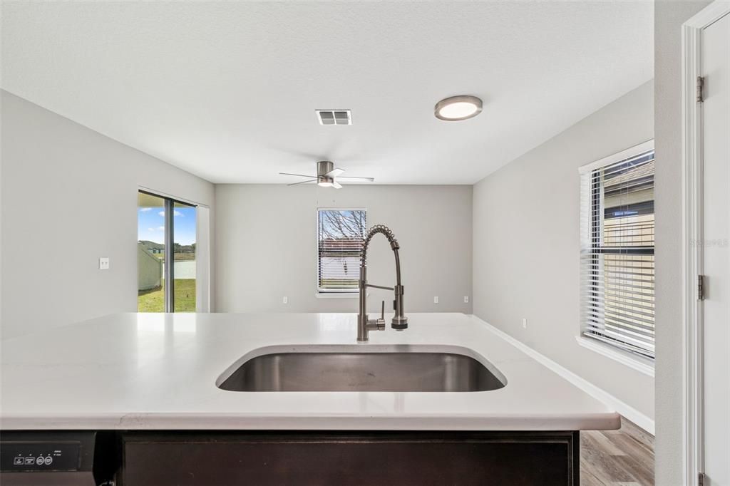 For Sale: $324,900 (3 beds, 2 baths, 1461 Square Feet)