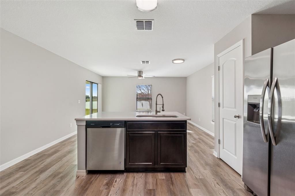 For Sale: $324,900 (3 beds, 2 baths, 1461 Square Feet)