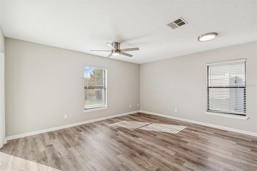 For Sale: $324,900 (3 beds, 2 baths, 1461 Square Feet)