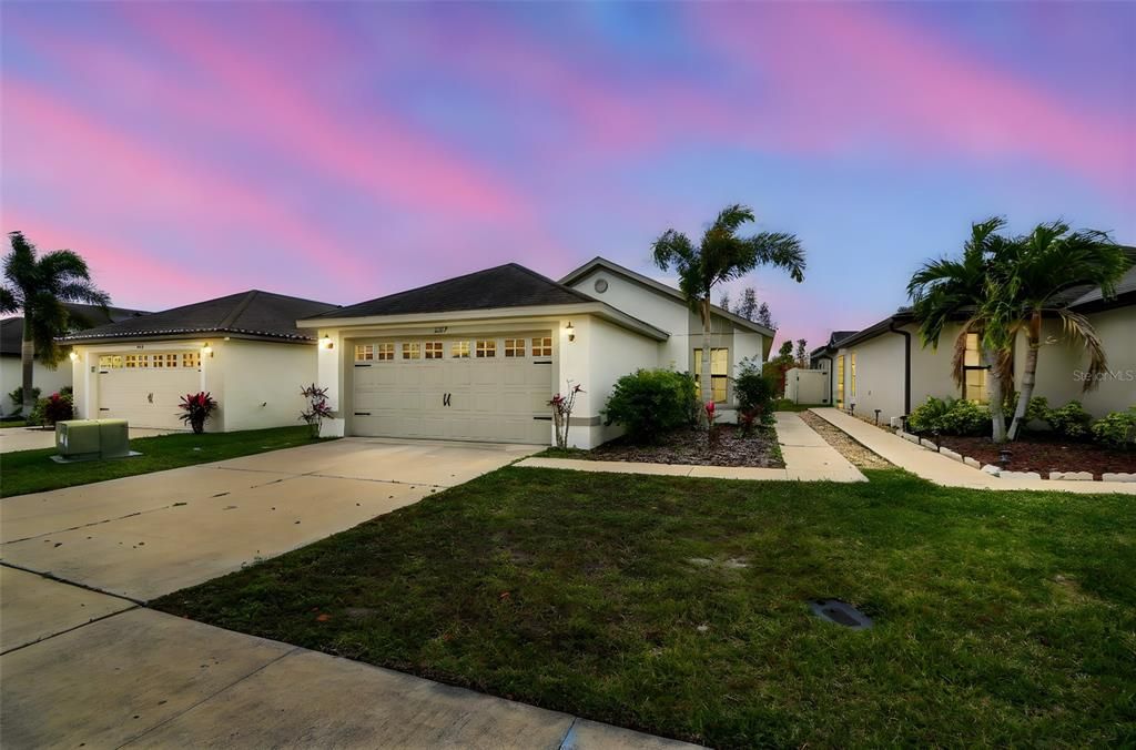 For Sale: $324,900 (3 beds, 2 baths, 1461 Square Feet)