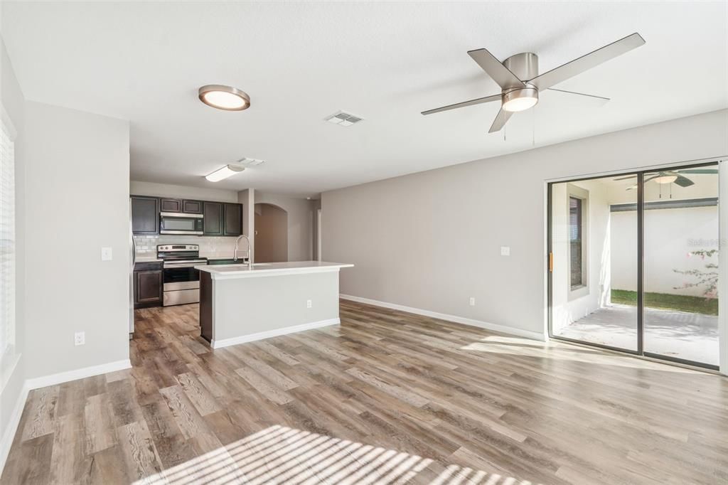 For Sale: $324,900 (3 beds, 2 baths, 1461 Square Feet)