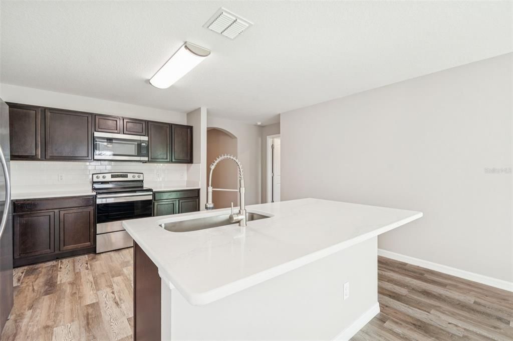 For Sale: $324,900 (3 beds, 2 baths, 1461 Square Feet)