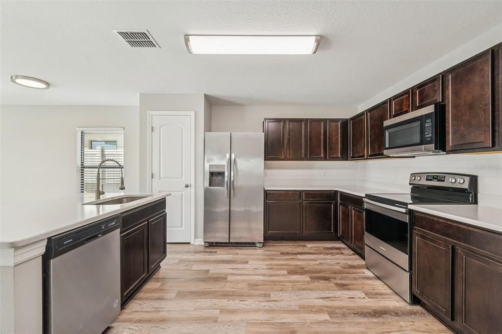 For Sale: $324,900 (3 beds, 2 baths, 1461 Square Feet)