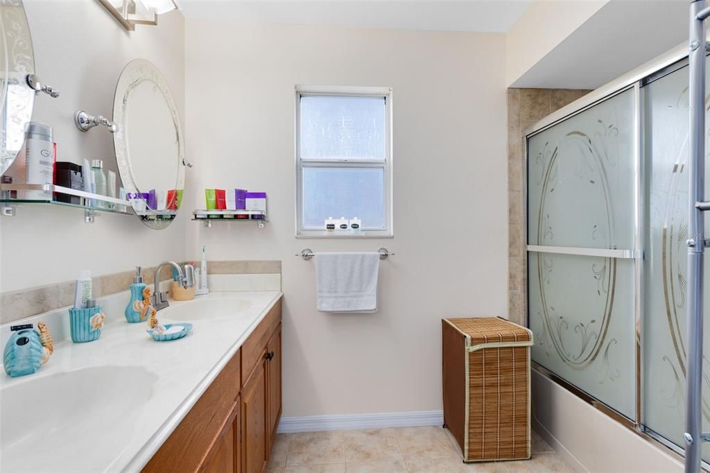 待售: $424,900 (4 贝兹, 2 浴室, 1655 平方英尺)