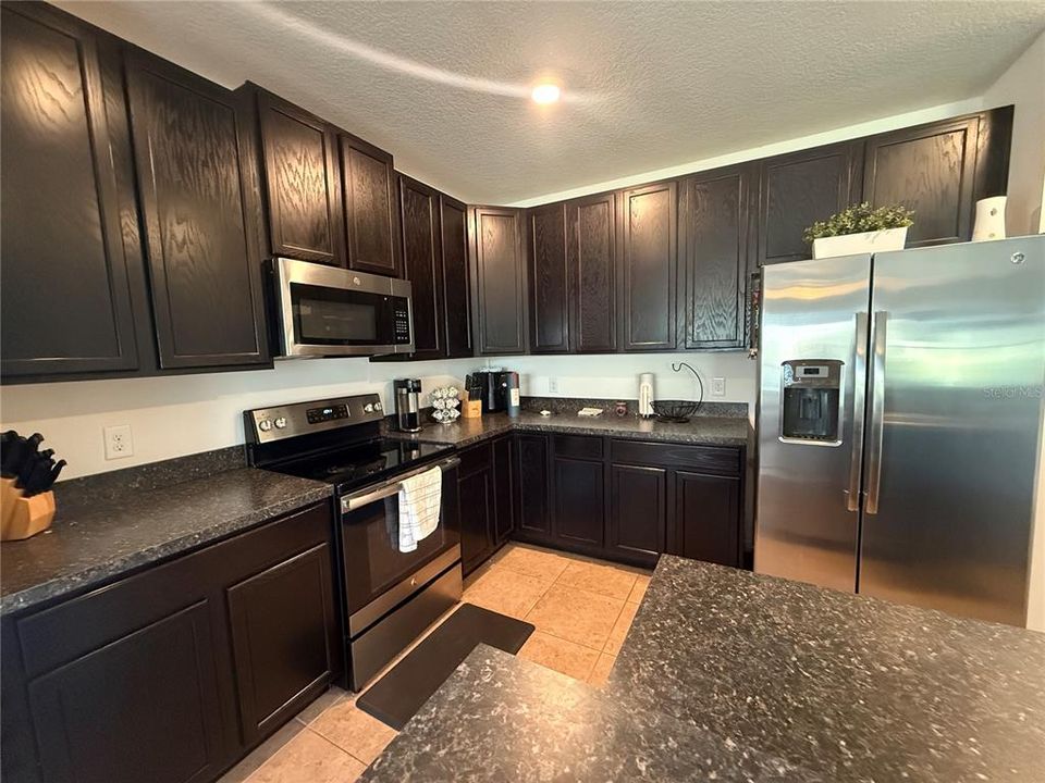 待售: $330,000 (4 贝兹, 2 浴室, 1816 平方英尺)