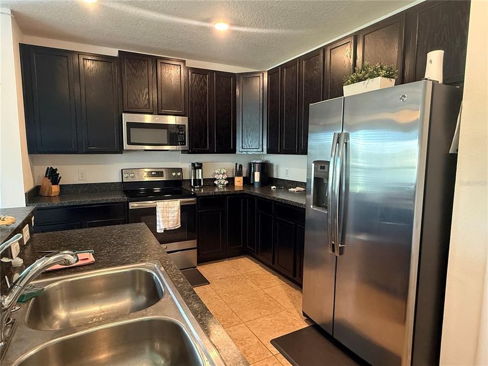 待售: $330,000 (4 贝兹, 2 浴室, 1816 平方英尺)