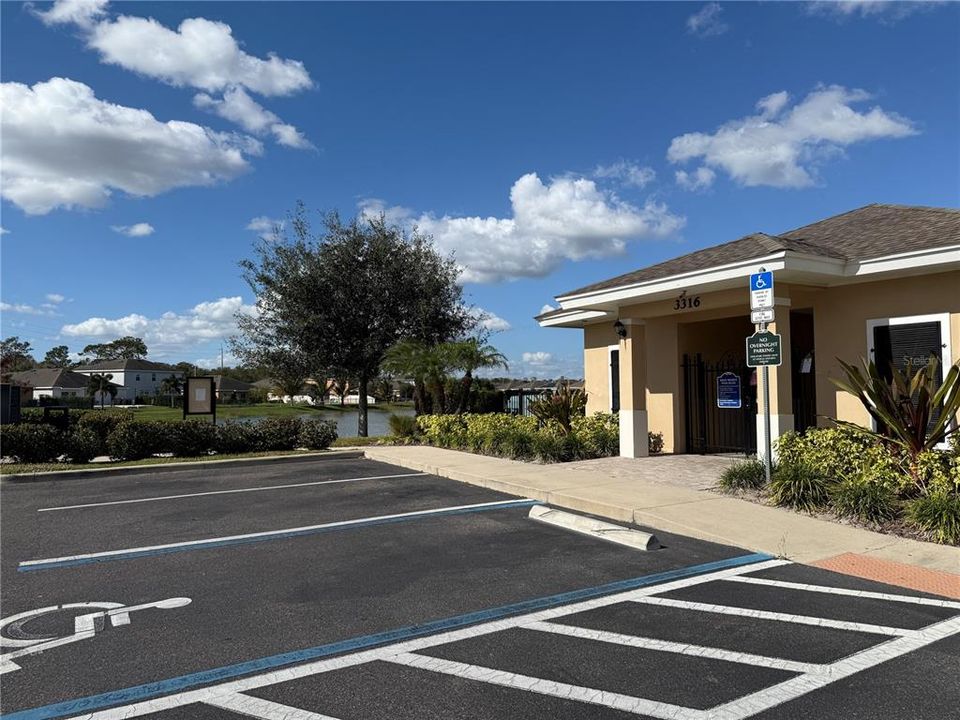 待售: $330,000 (4 贝兹, 2 浴室, 1816 平方英尺)