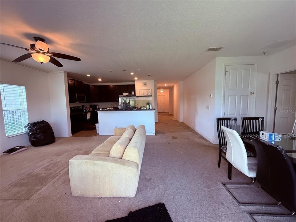 待售: $330,000 (4 贝兹, 2 浴室, 1816 平方英尺)